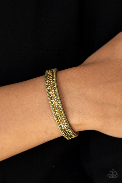 Babe Bling-brass-Paparazzi bracelet