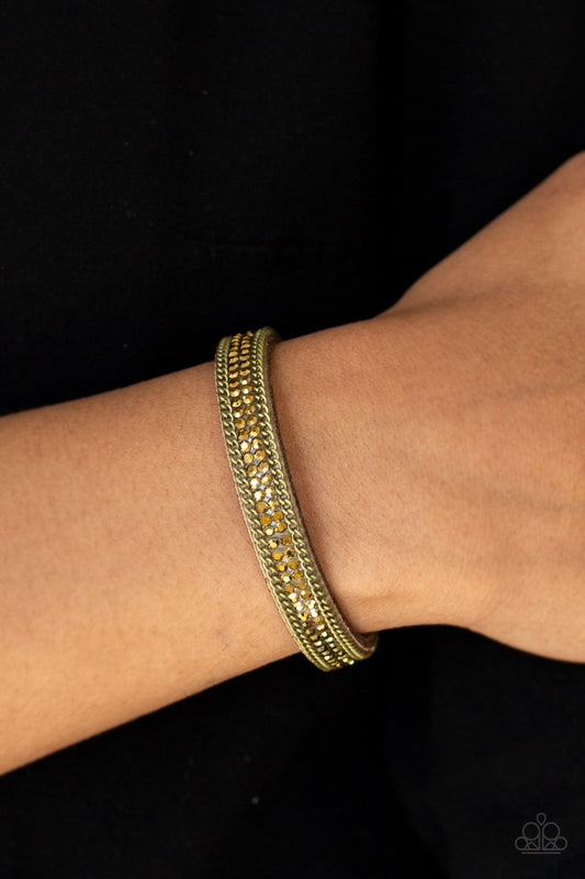 Babe Bling-brass-Paparazzi bracelet