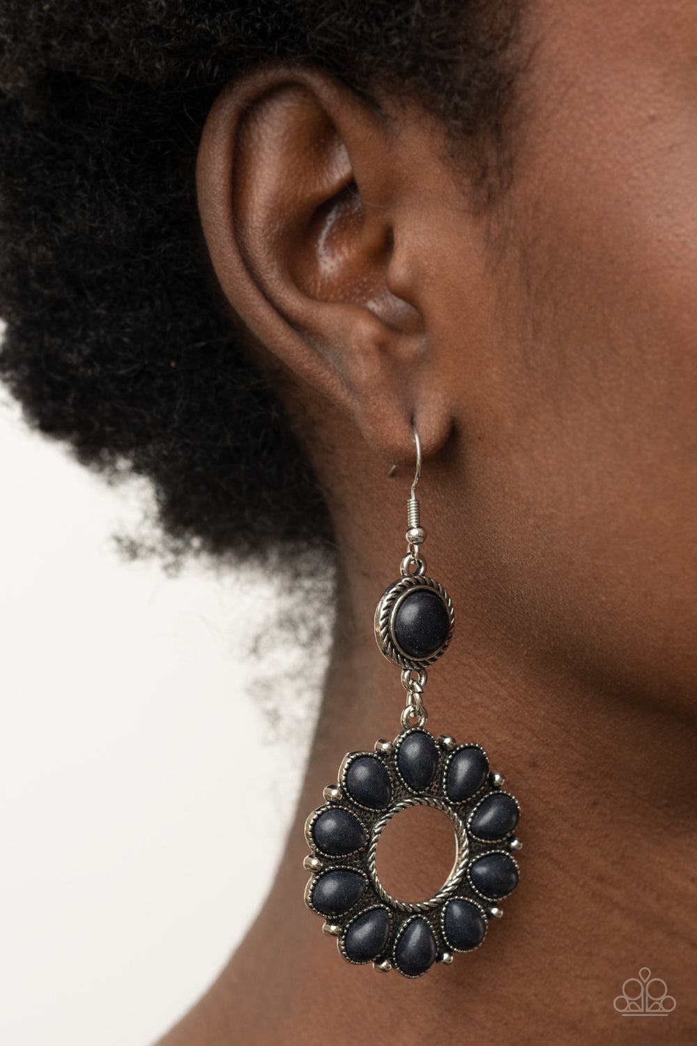 Back At The Ranch - black - Paparazzi earrings