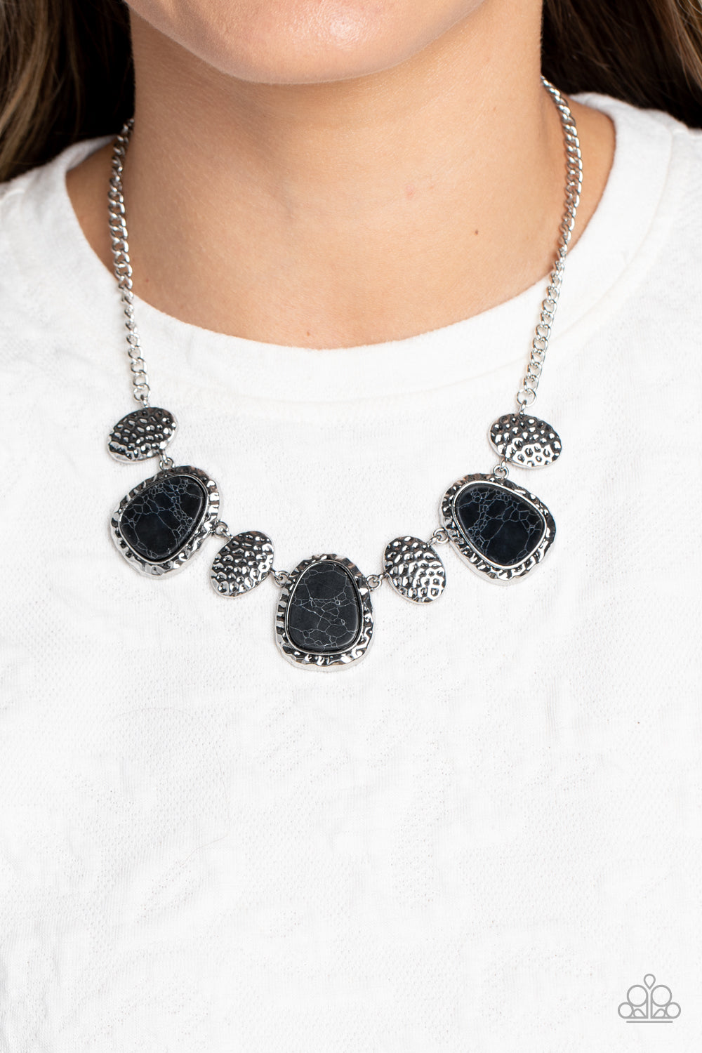 Badlands Border - black - Paparazzi necklace – JewelryBlingThing