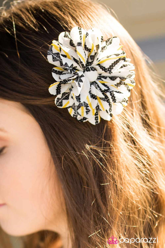 Bali Blooms - Paparazzi hair clip