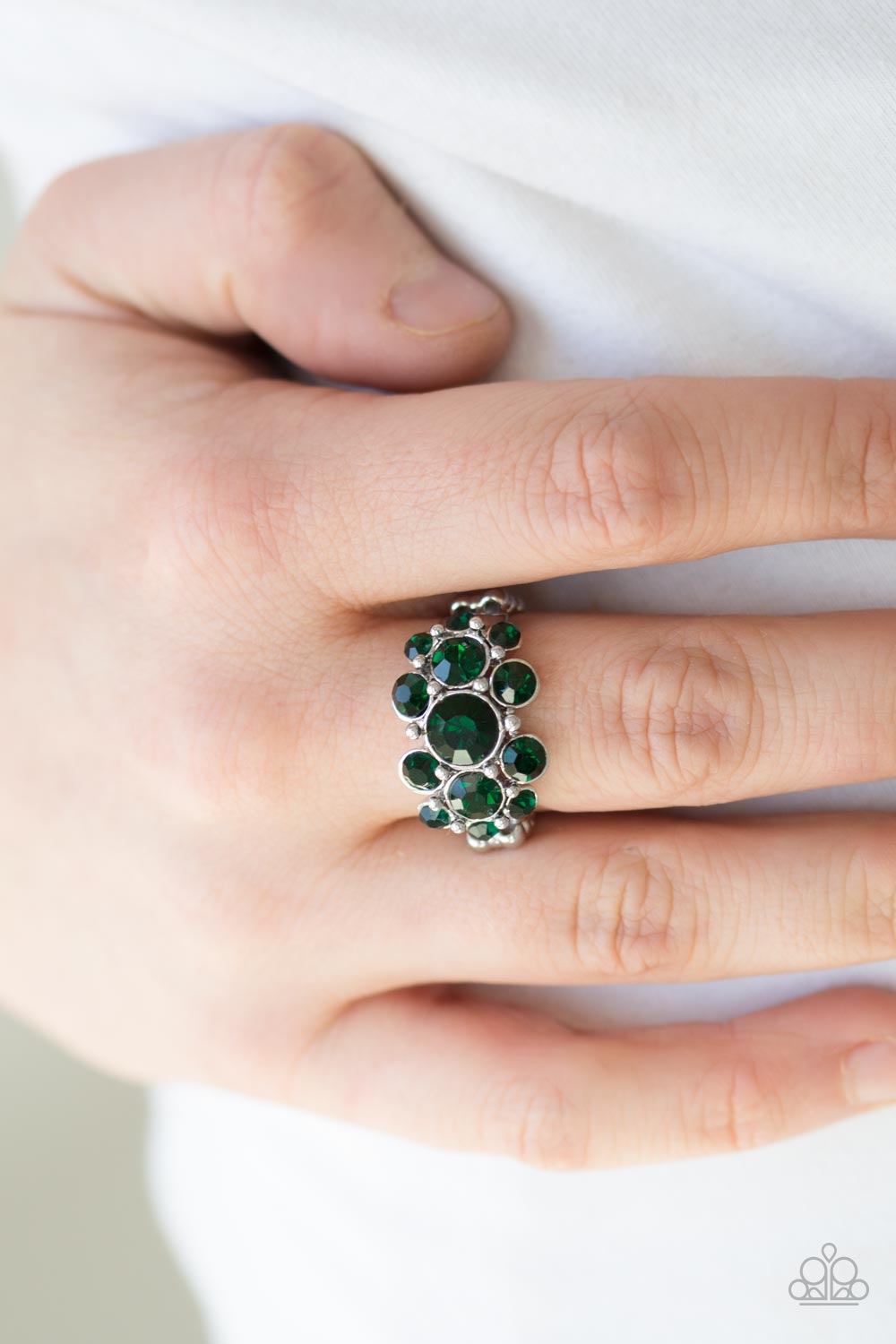 Billion Dollar Bombshell - green - Paparazzi ring