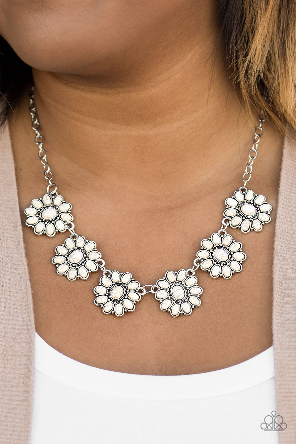 Blooming Dunes - white - Paparazzi necklace