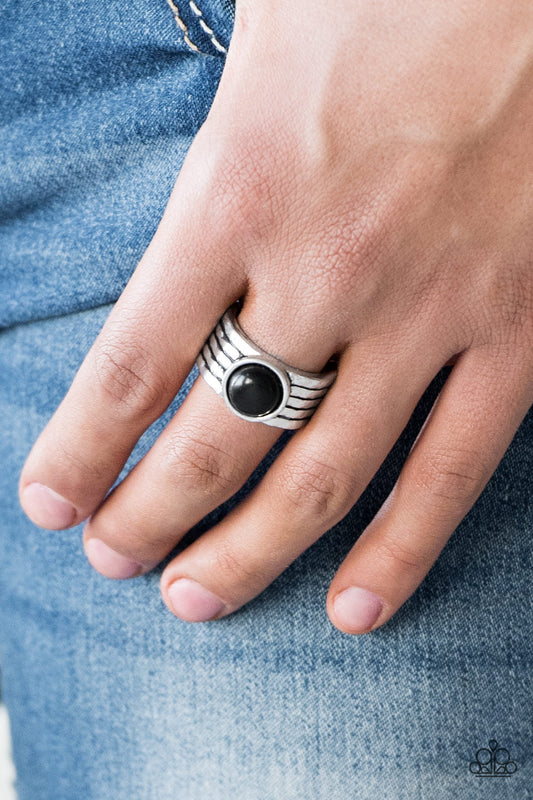 Blooming Badlands - black - Paparazzi ring