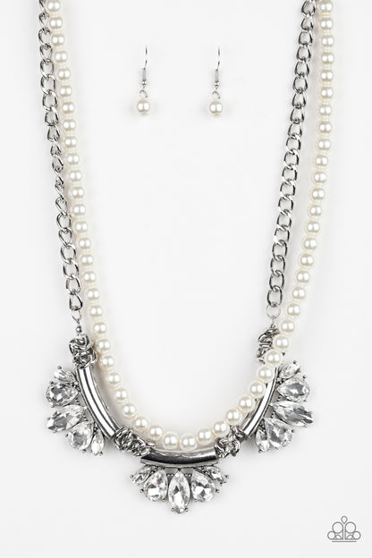 Bow Before the Queen - white - Paparazzi necklace