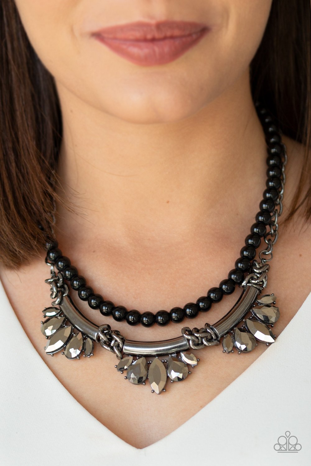 Bow Before the Queen-black-Paparazzi necklace