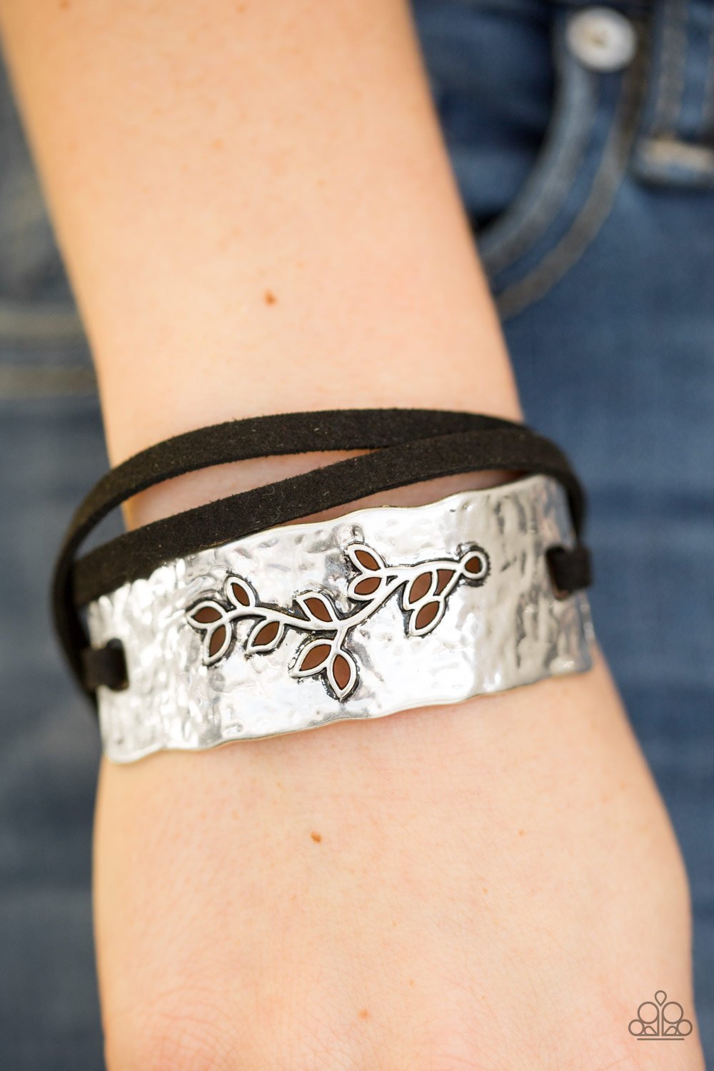 Branching Out - black - Paparazzi bracelet