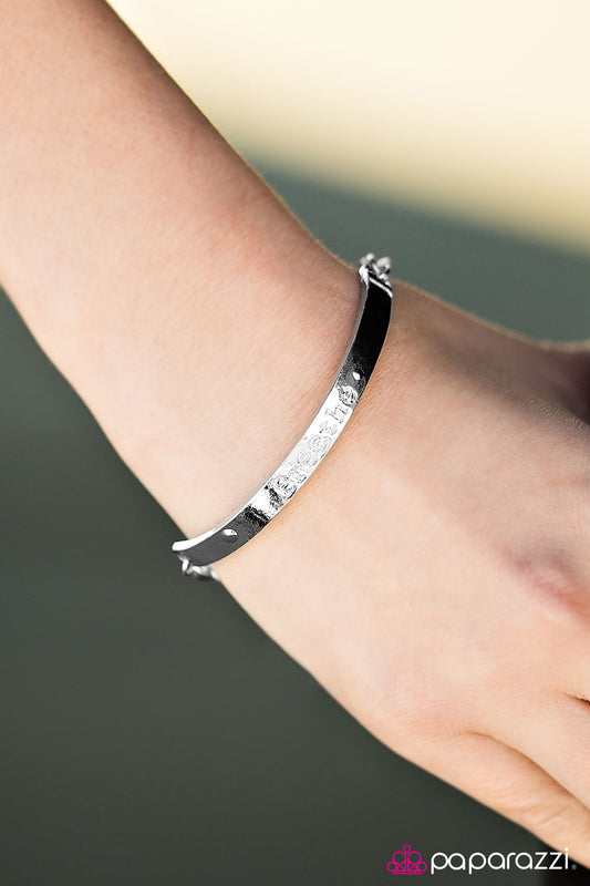 Breathe Easy - Silver - Paparazzi bracelet