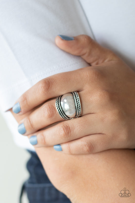 Bucking Trends - silver - Paparazzi ring