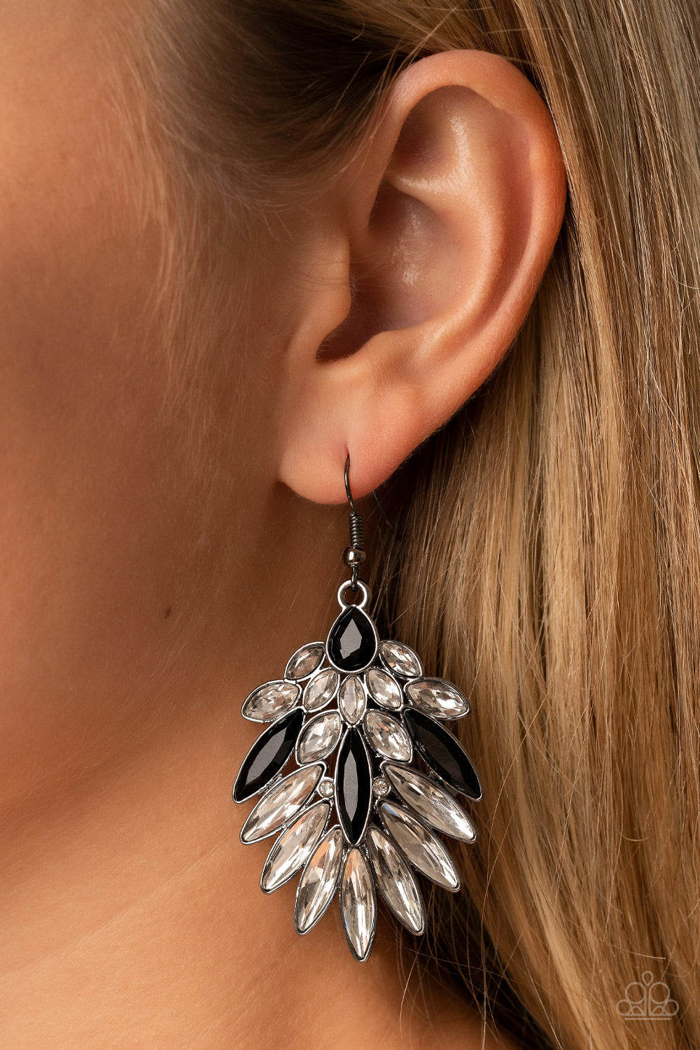 COSMIC-politan - black - Paparazzi earrings