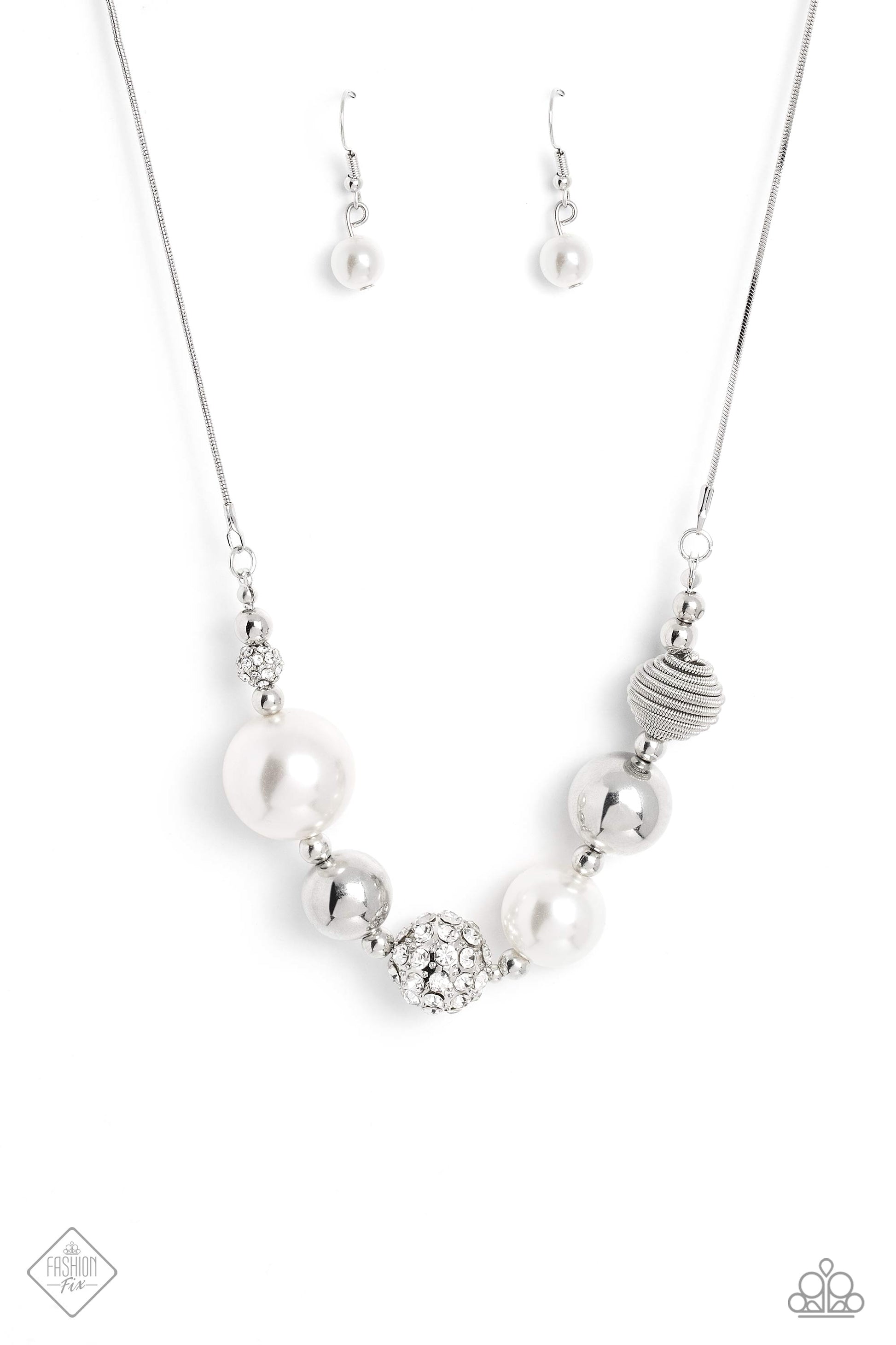 Caliber Choreographer - white - Paparazzi necklace