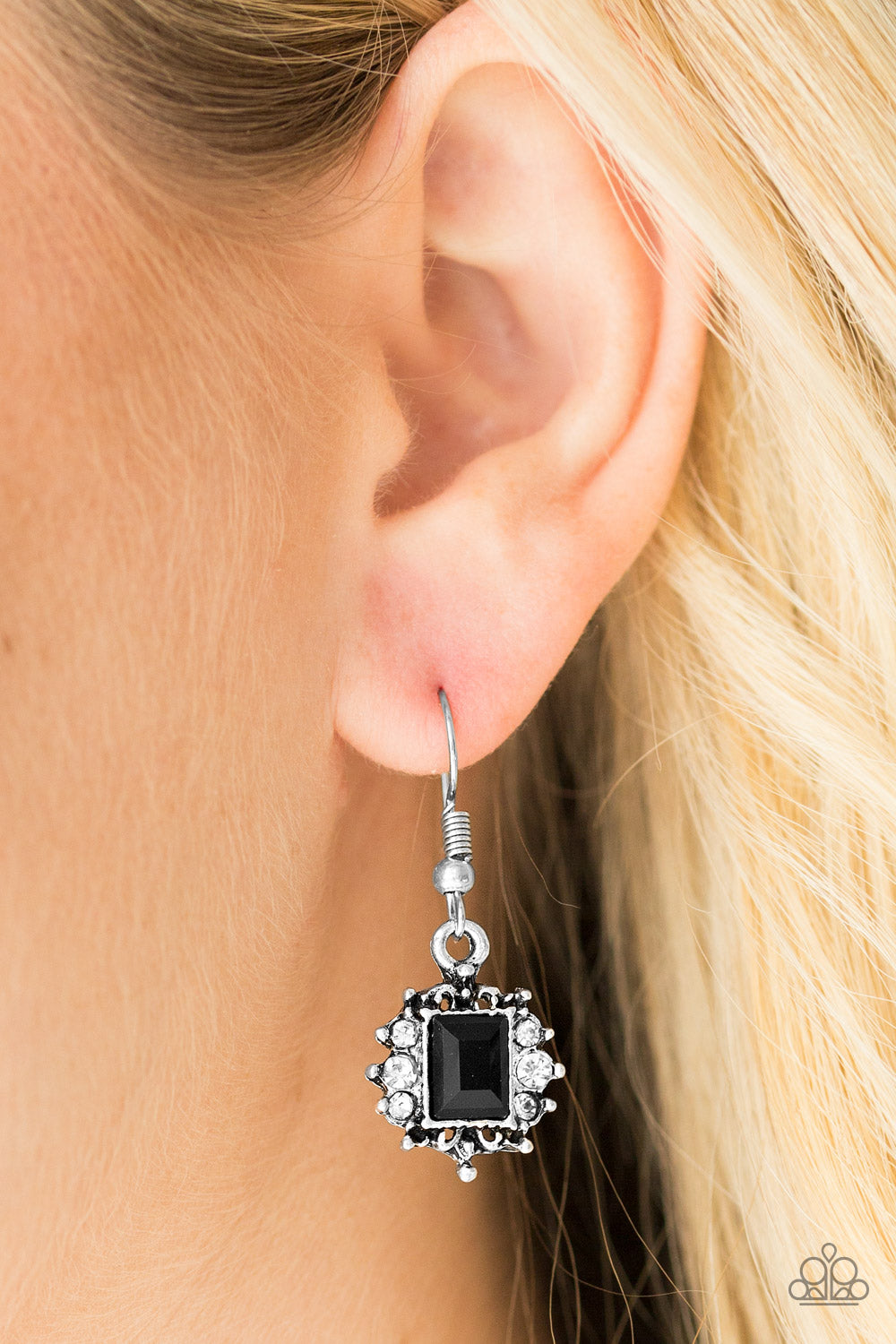 Cant Stop the REIGN - black - Paparazzi earrings