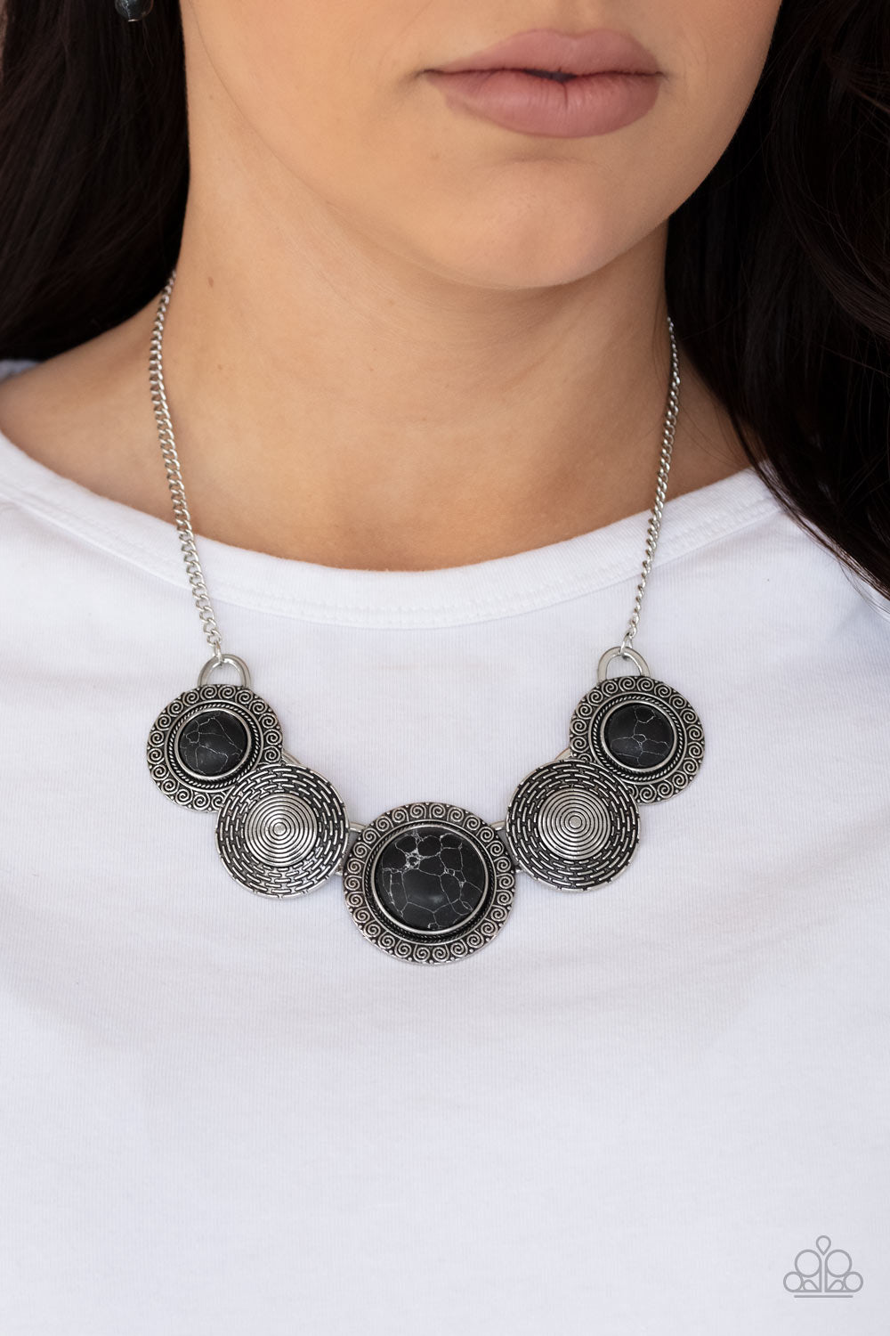 Canyon Cottage - black - Paparazzi necklace