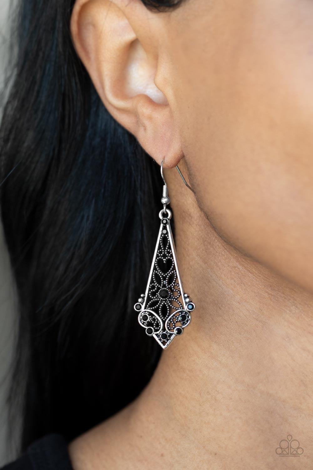 Casablanca Charisma - black - Paparazzi earrings