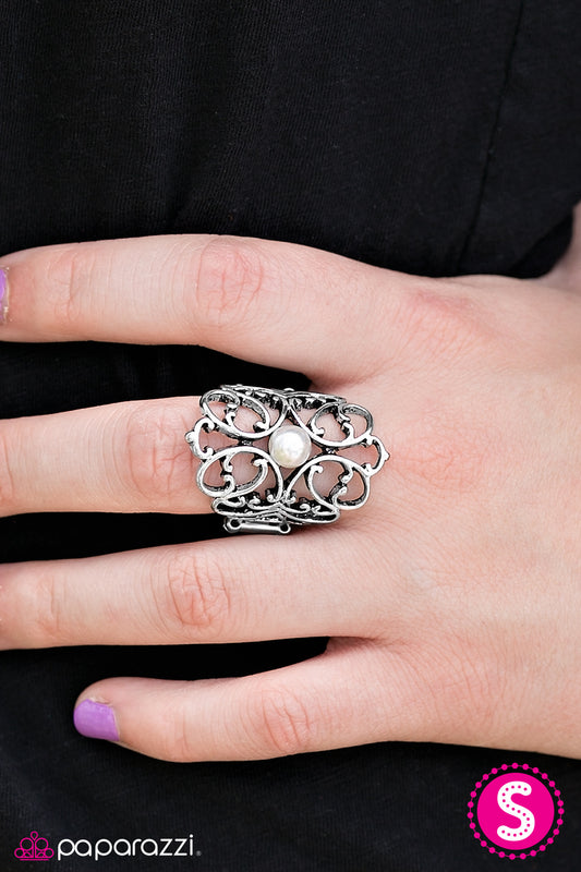 Castles and Chariots - White - Paparazzi ring