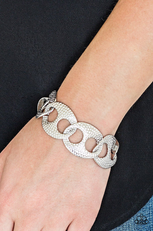 Casual Cannoiseur - silver - Paparazzi bracelet