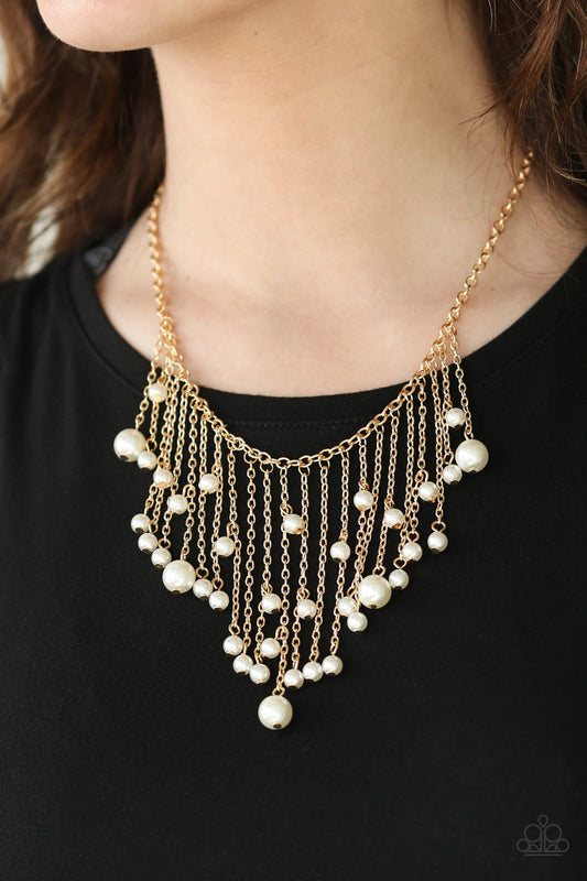 Catwalk Champ - gold - Paparazzi necklace