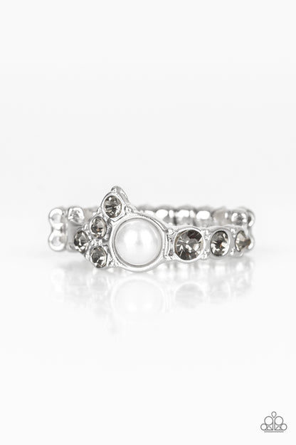 Center Stage Celebrity - silver - Paparazzi ring