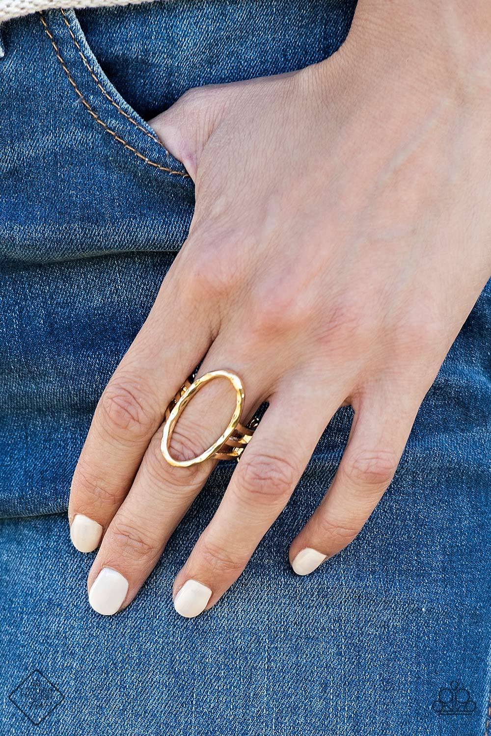 Center Chic - gold - Paparazzi ring