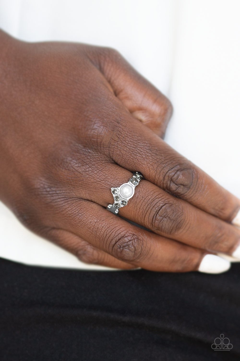 Center Stage Celebrity - silver - Paparazzi ring