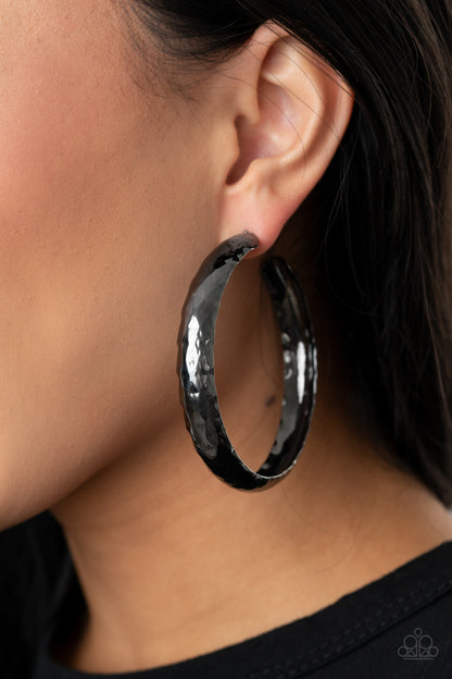 Check Out These Curves - black - Paparazzi earrings