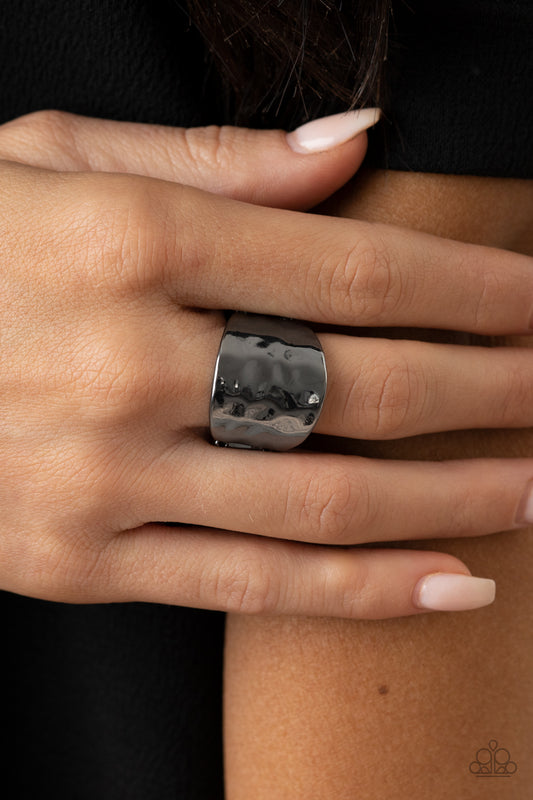 Check Your Reflection - black - Paparazzi ring