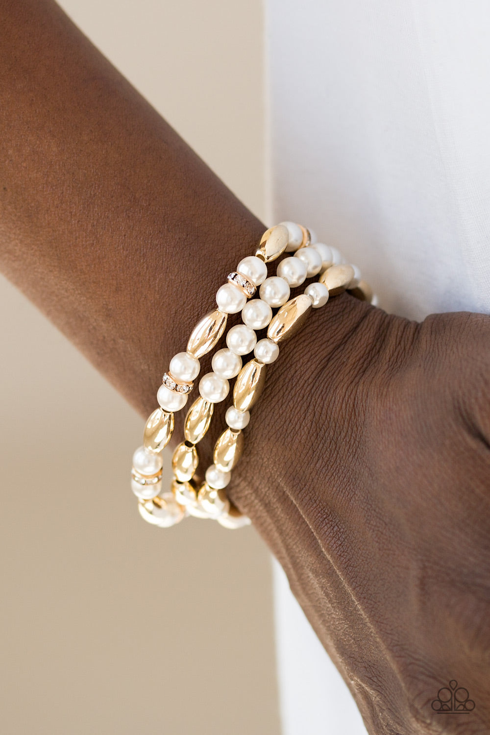 Chic Contender - gold - Paparazzi bracelet