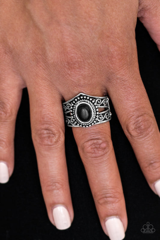 Chief of CHIC - black - Paparazzi ring