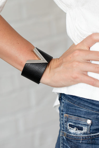 Claws Out - black - Paparazzi bracelet