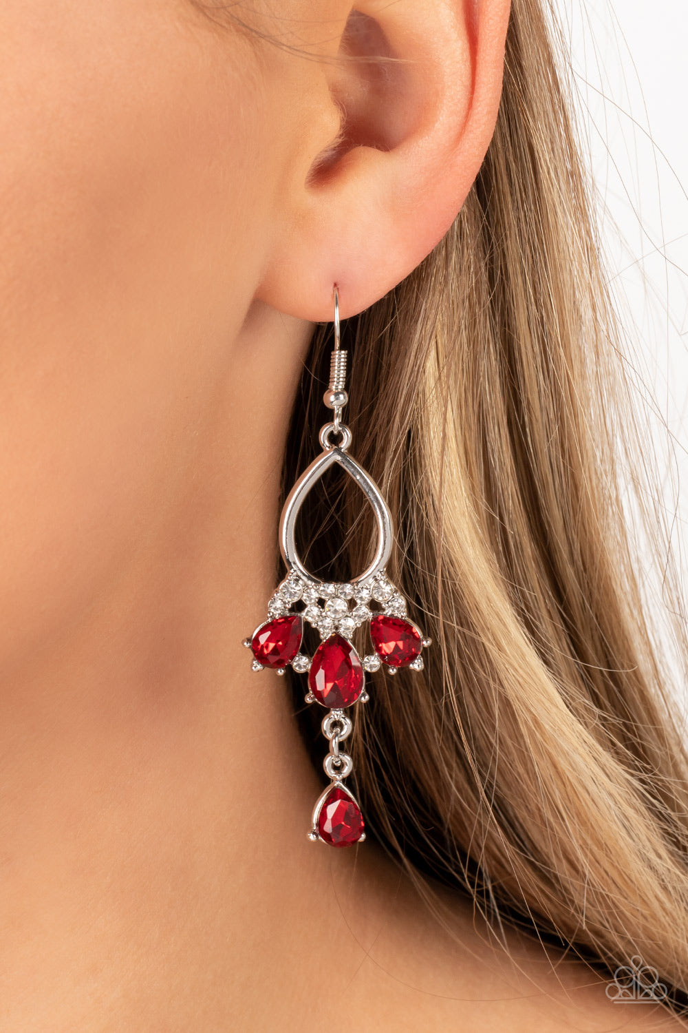 Coming in Clutch - red - Paparazzi earrings