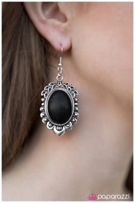 Commander in CHIC - Paparazzi earrings