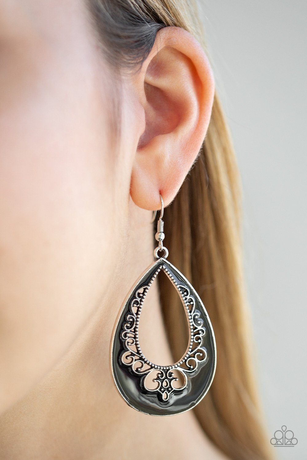 Compliments to the CHIC-black-Paparazzi earrings