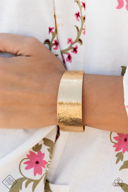 Coolly Curved - gold - Paparazzi bracelet
