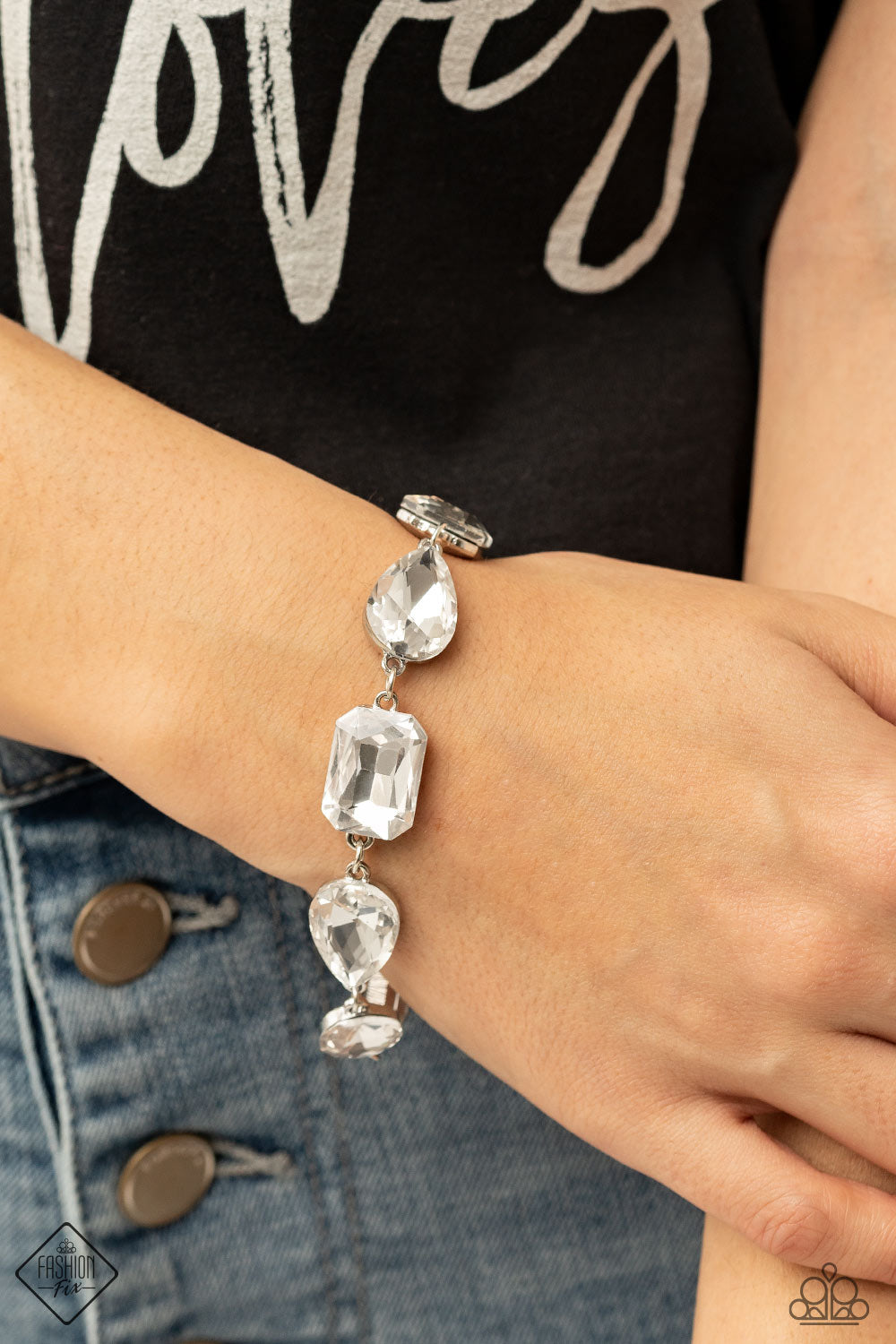 Cosmic Treasure Chest - white - Paparazzi bracelet