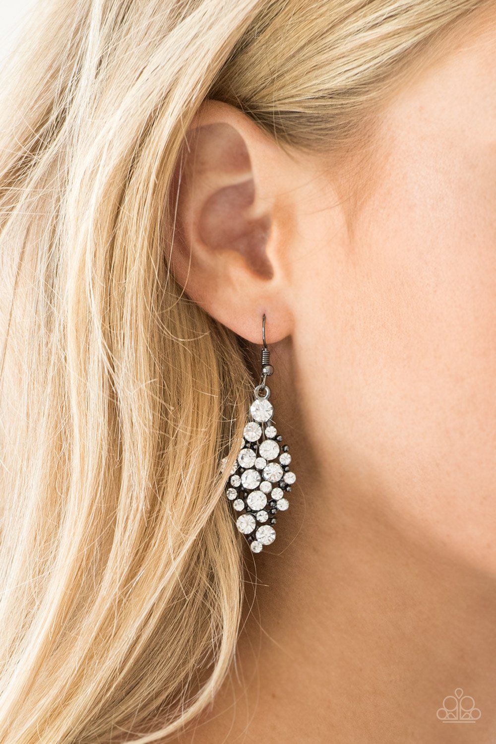 Cosmically Chic - black - Paparazzi earrings