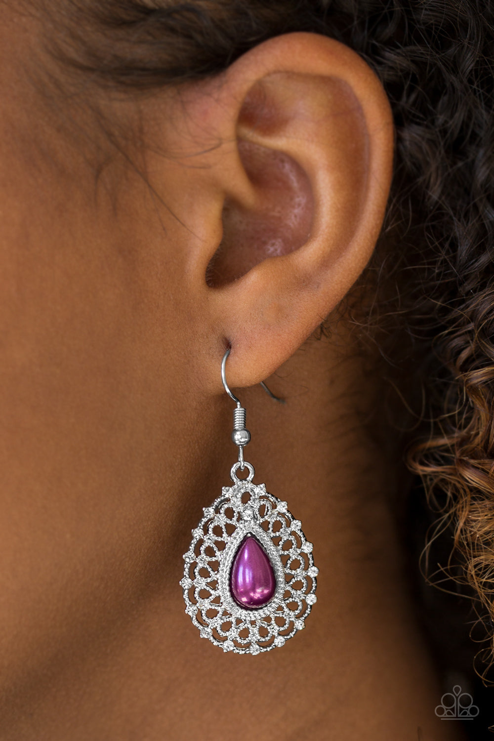 Court CHIC - purple - Paparazzi earrings