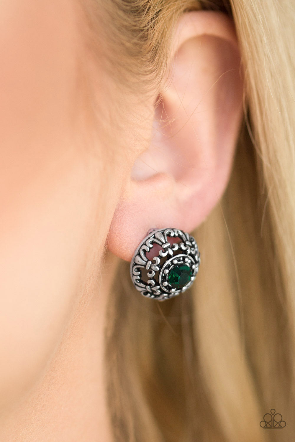 Courtly Courtiness - green - Paparazzi earrings