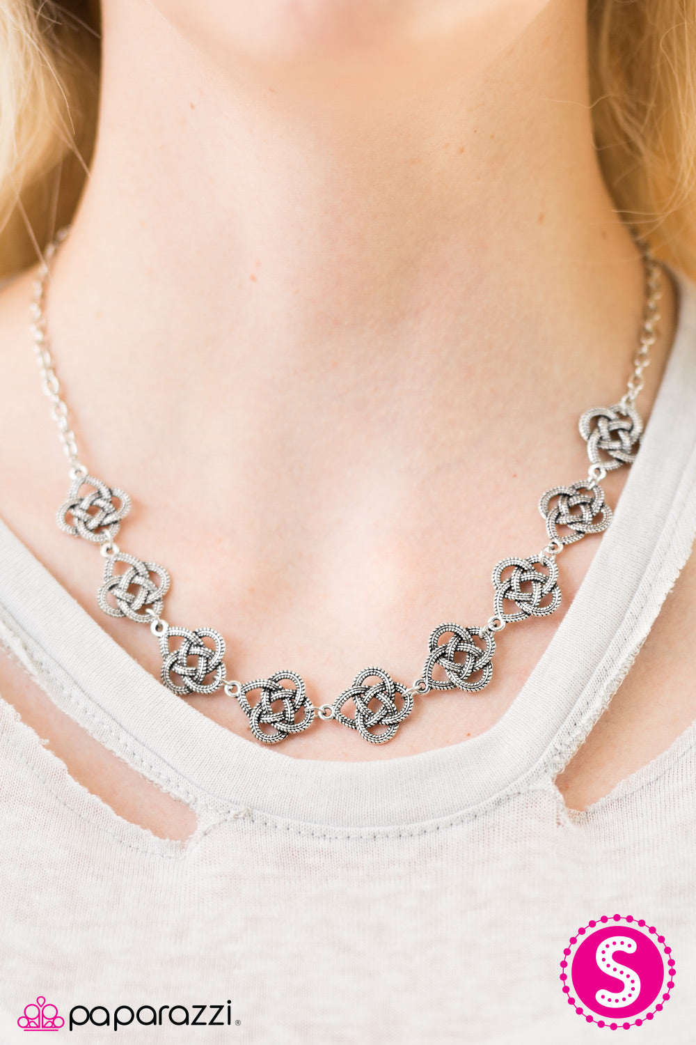 Cunning Cleopatra - Silver - Paparazzi necklace