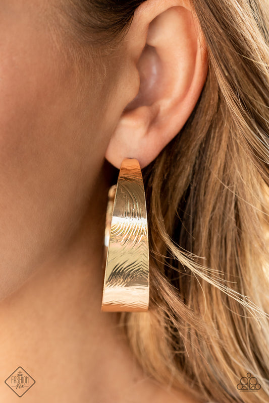 Curve Crushin - gold - Paparazzi earrings