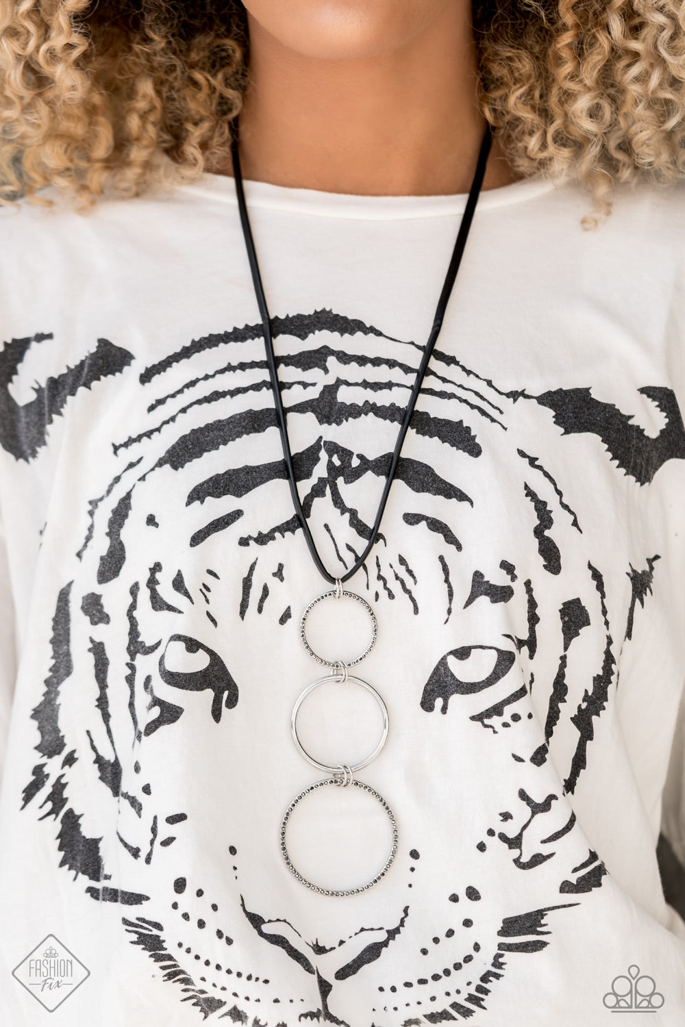 Curvy Couture - silver - Paparazzi necklace