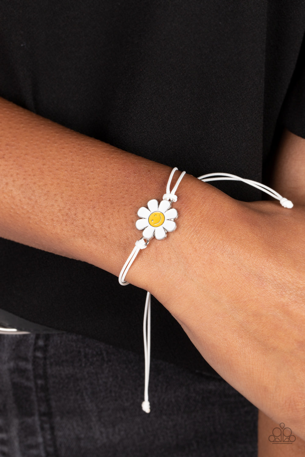 DAISY Little Thing - white - Paparazzi bracelet