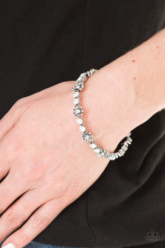 Daffodil Diva - white - Paparazzi bracelet