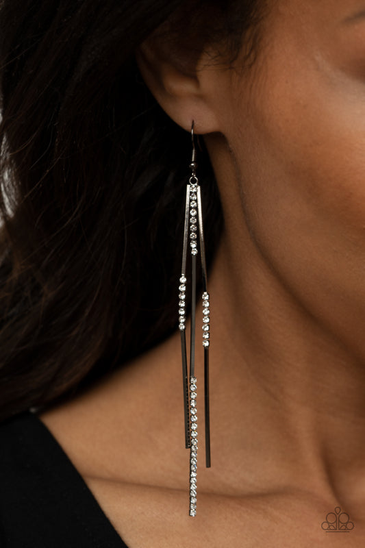 Dainty Dynamism - black - Paparazzi earrings
