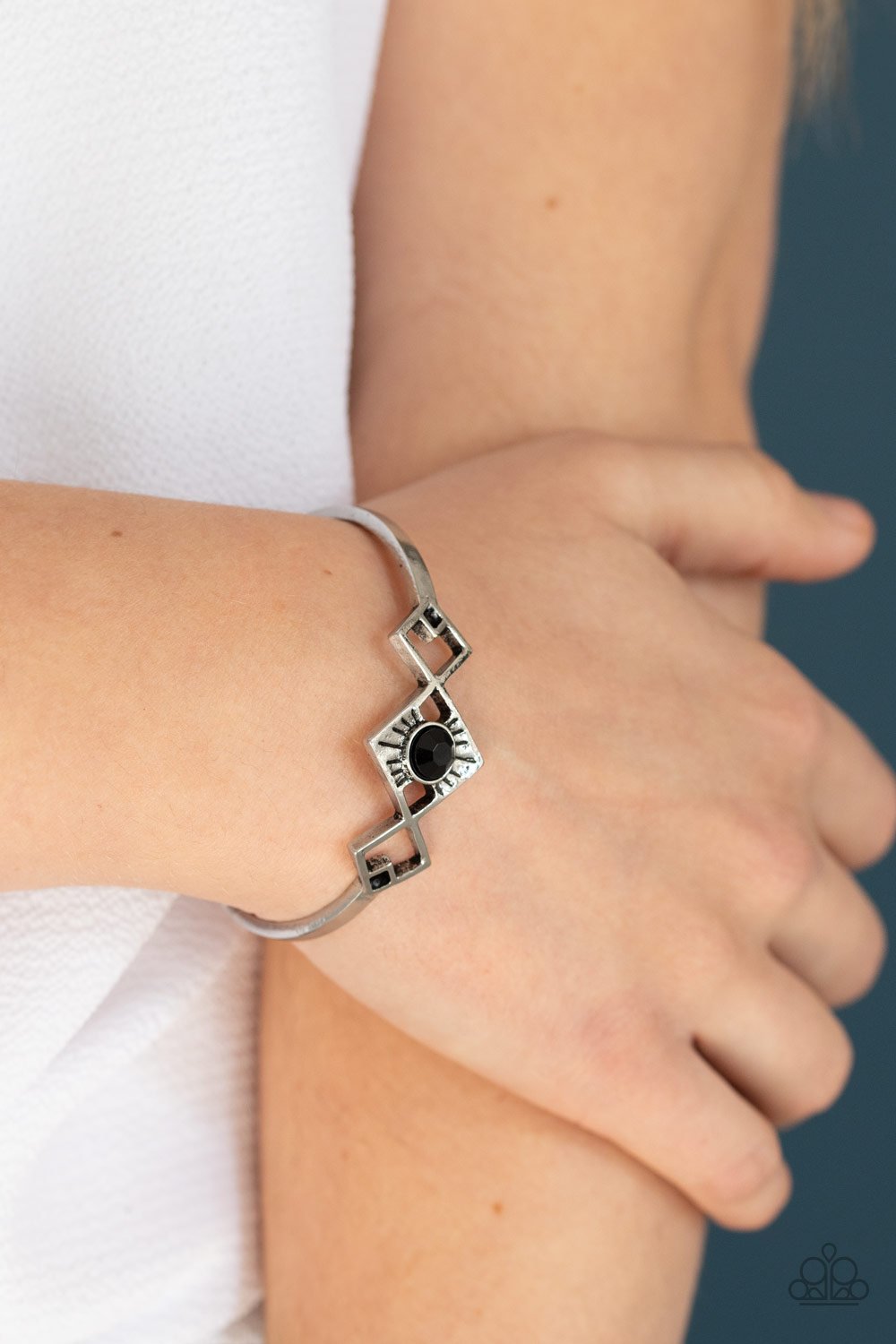 Dainty Deco - black - Paparazzi bracelet