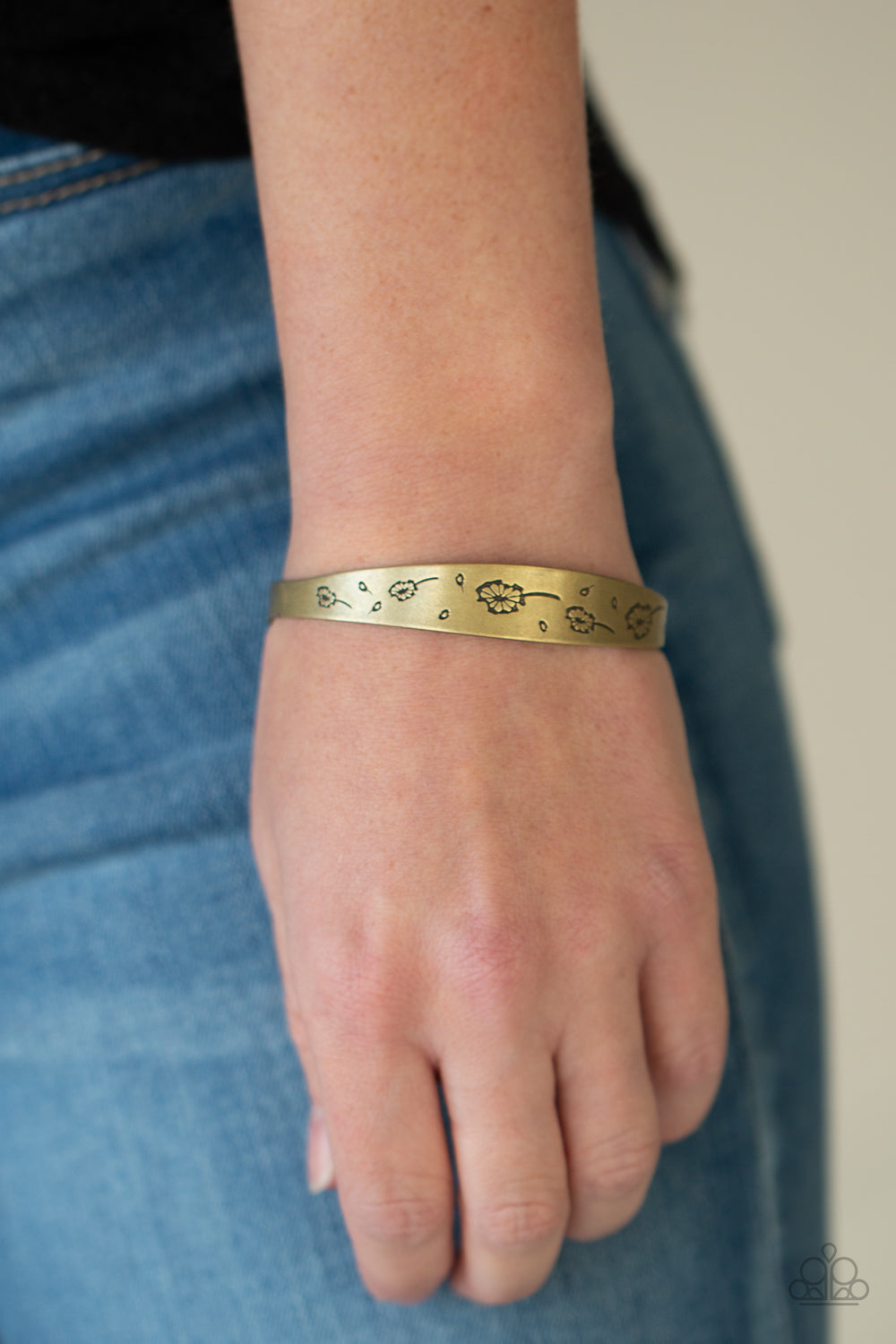 Dandelion Dreamland - brass - Paparazzi bracelet