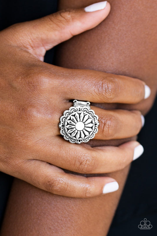 Daringly Daisy-white-Paparazzi ring
