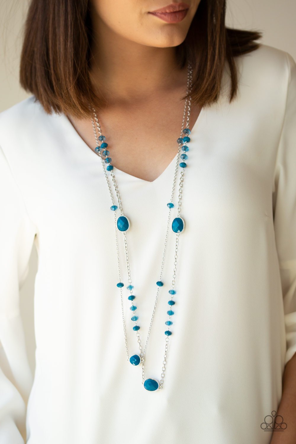 Dazzle the Crowd-blue-Paparazzi necklace