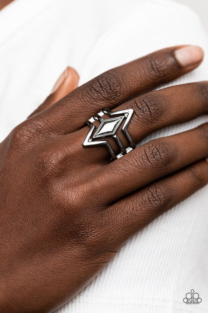 Deceivingly Diamond - black - Paparazzi ring