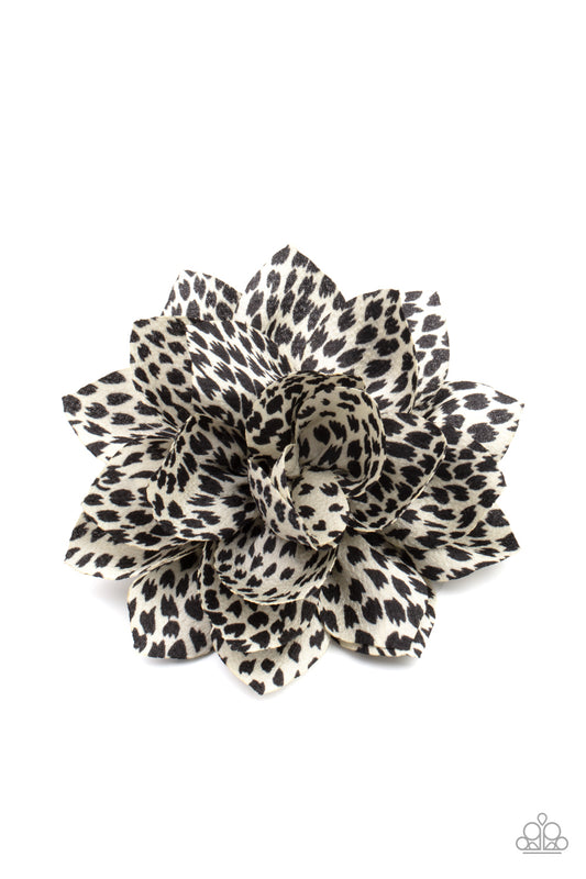 Deep In The Jungle - white - Paparazzi hair clip