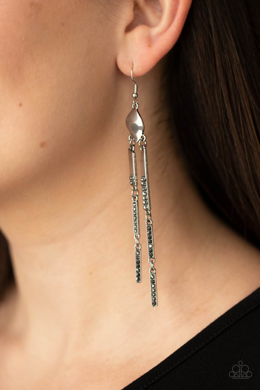 Defined Dazzle - silver - Paparazzi earrings